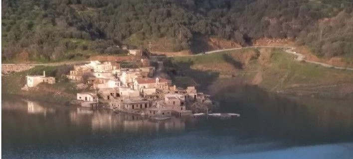 Βυθίστηκε το χωριό Σφεντύλι στην Κρήτη -Γέμισε νερό το φράγμα (βίντεο)